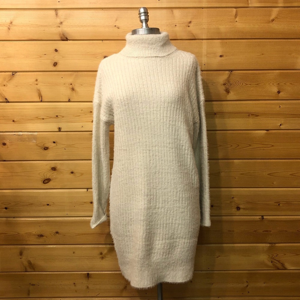 WHITE TURTLENECK SWEATER DRESS